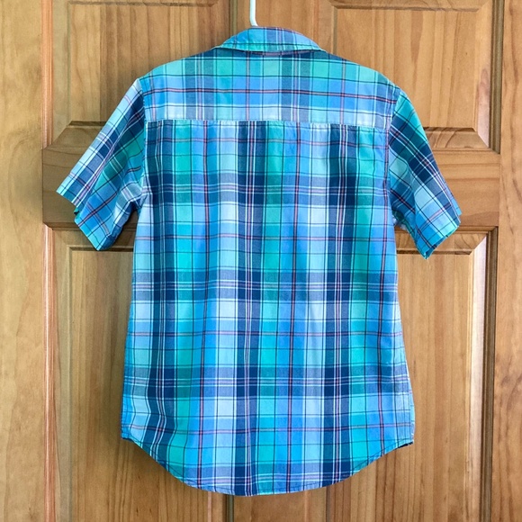 Boys size 8 Wrangler blue and green plaid short sleeved button up shirt - Picture 2 of 4